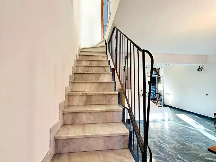 Immagine 17 di Villetta a schiera in vendita  a Massa