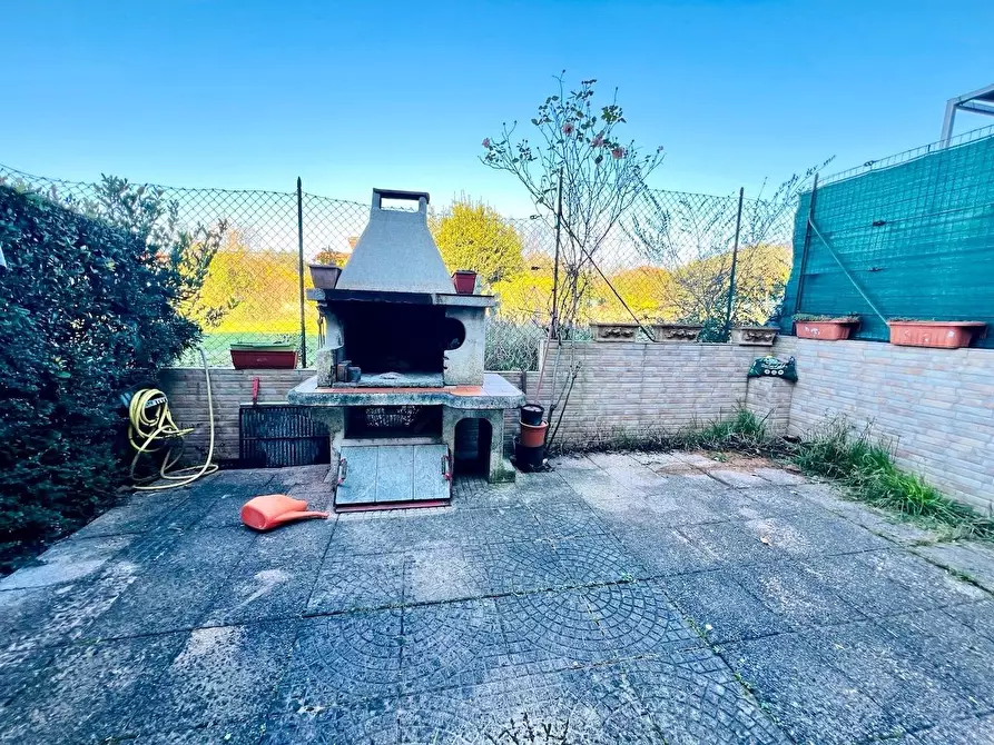 Immagine 23 di Villetta a schiera in vendita  a Massa