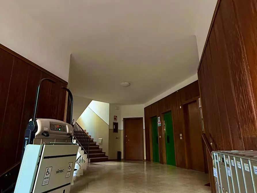 Immagine 2 di Villa in vendita  a Reggio Nell'emilia