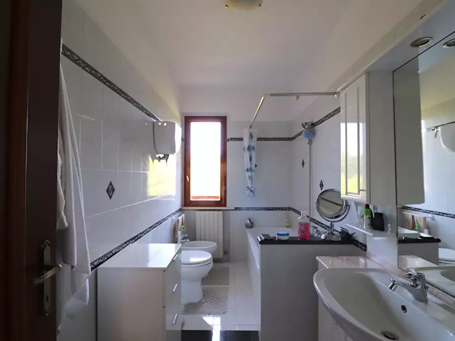 Immagine 10 di Appartamento in vendita  a Siena