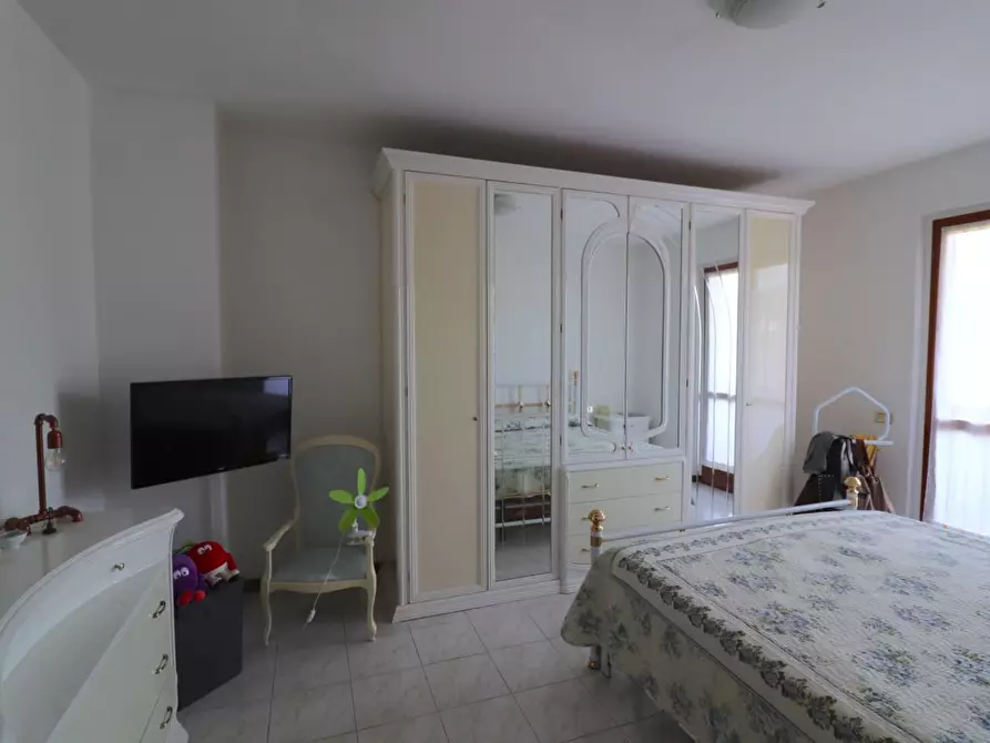 Immagine 11 di Appartamento in vendita  a Siena