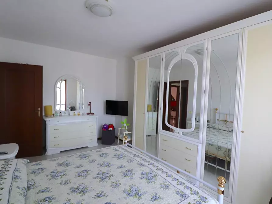 Immagine 9 di Appartamento in vendita  a Siena