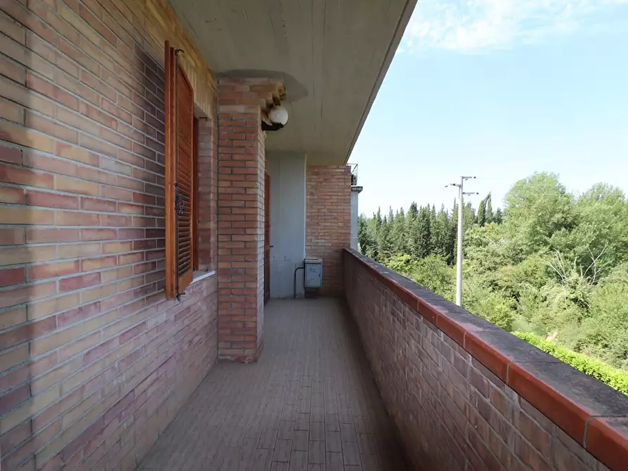 Immagine 16 di Appartamento in vendita  a Siena