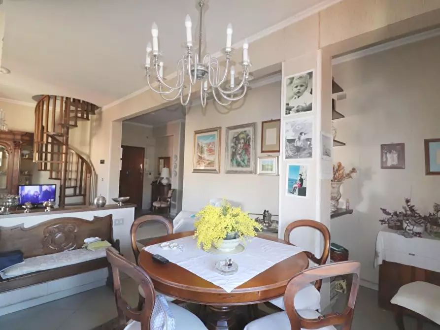 Immagine 2 di Appartamento in vendita  a Siena