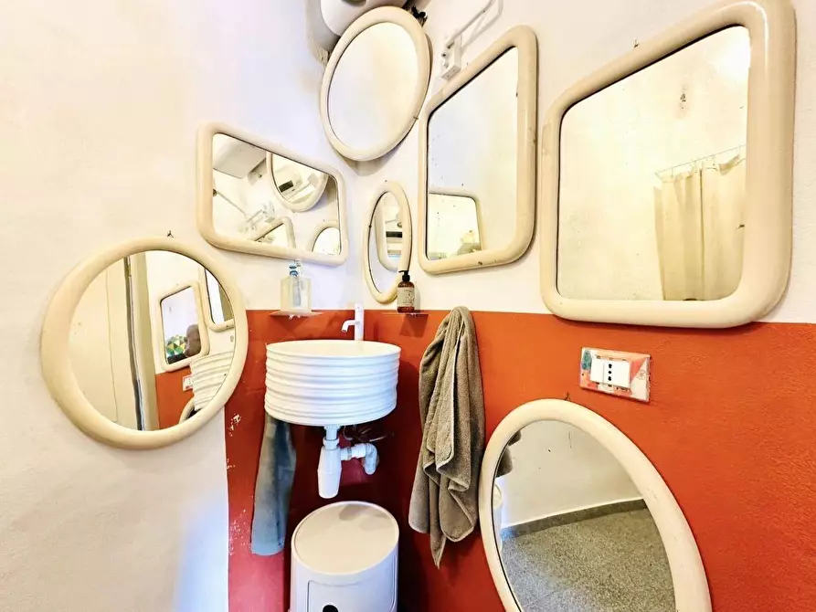 Immagine 23 di Rustico / casale in vendita  a La Spezia