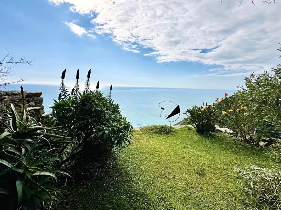 Immagine 9 di Rustico / casale in vendita  a La Spezia