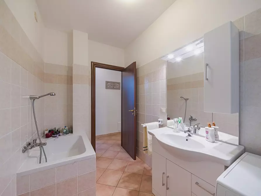 Immagine 17 di Casa bifamiliare in vendita  a Cascina