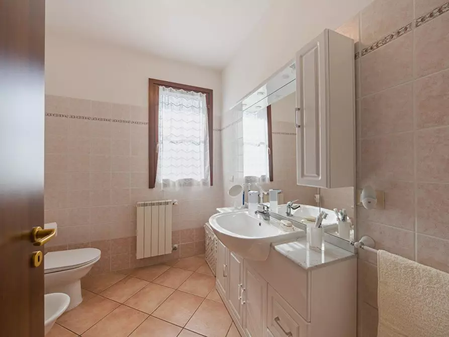 Immagine 16 di Casa bifamiliare in vendita  a Cascina