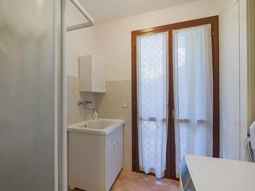 Immagine 15 di Casa bifamiliare in vendita  a Cascina