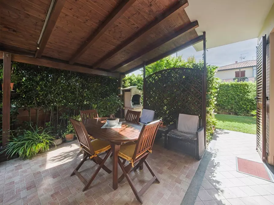 Immagine 11 di Casa bifamiliare in vendita  a Cascina