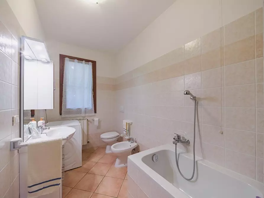 Immagine 18 di Casa bifamiliare in vendita  a Cascina