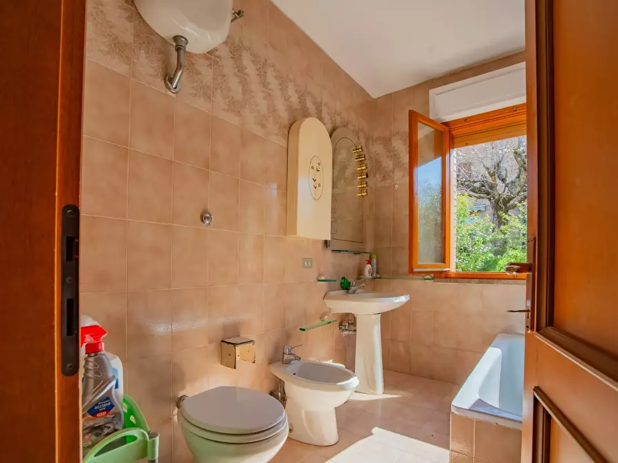 Immagine 15 di Appartamento in vendita  a Siena