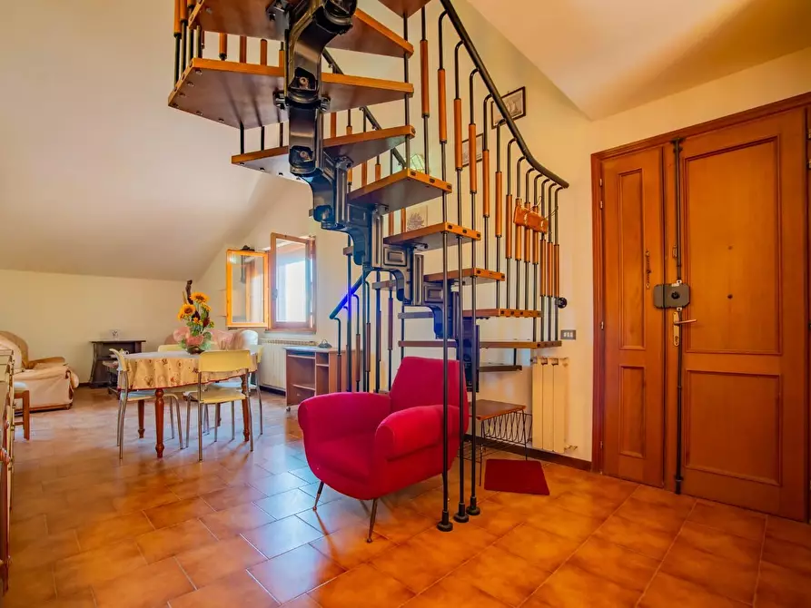 Immagine 2 di Appartamento in vendita  a Siena