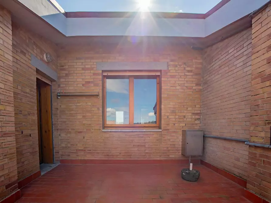 Immagine 11 di Appartamento in vendita  a Siena