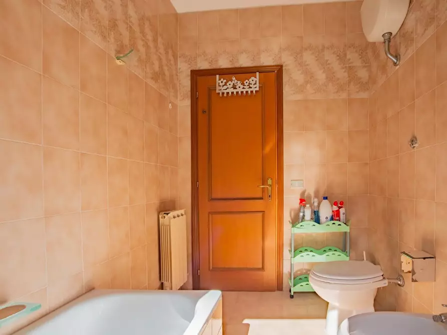 Immagine 16 di Appartamento in vendita  a Siena