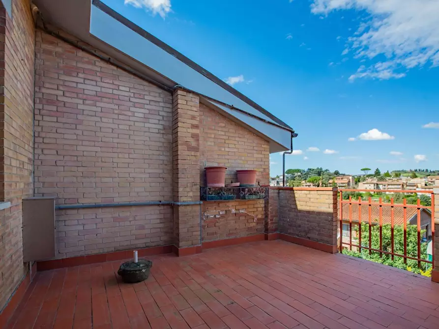 Immagine 9 di Appartamento in vendita  a Siena