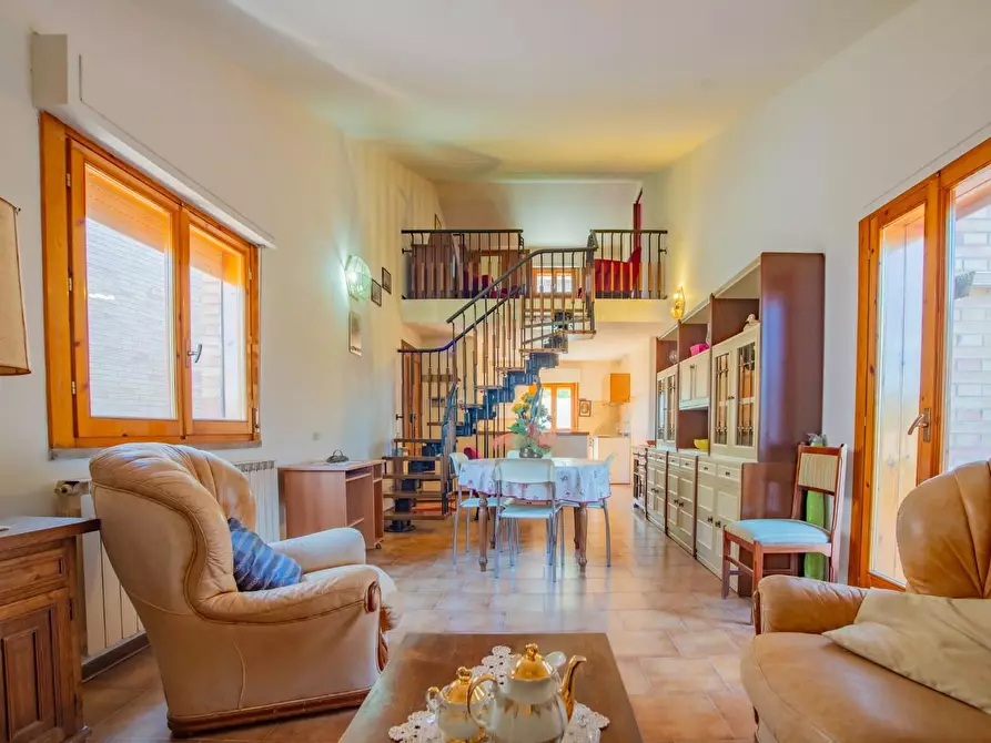 Immagine 1 di Appartamento in vendita  a Siena