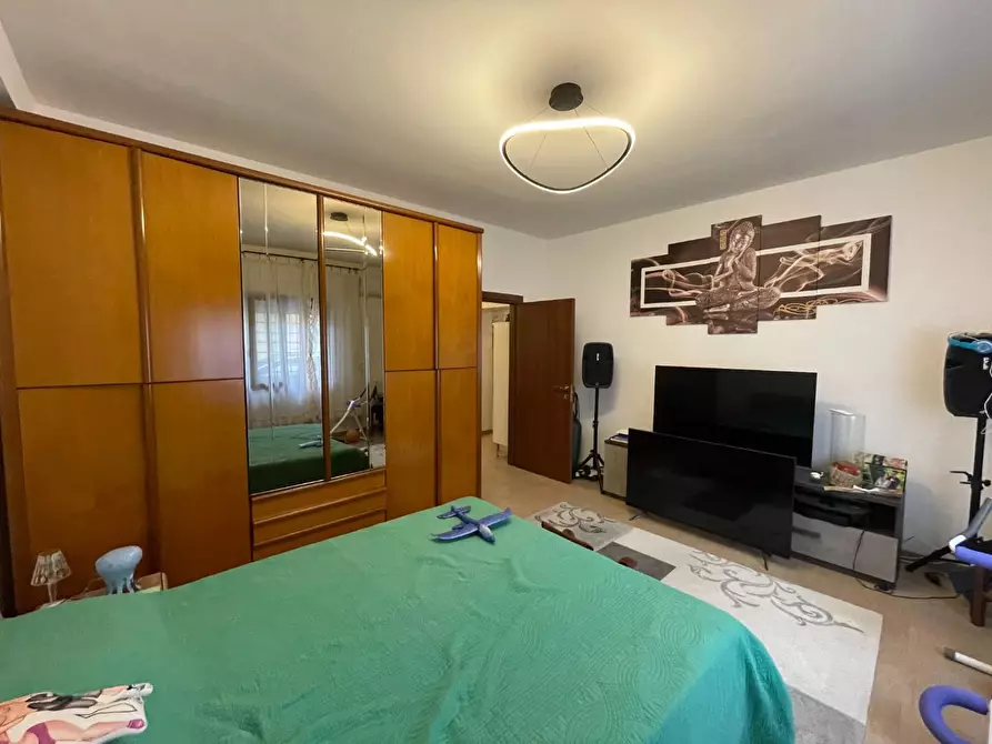 Immagine 8 di Appartamento in vendita  a Lucca