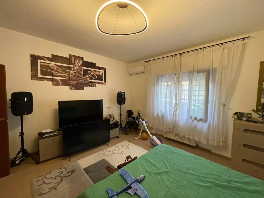 Immagine 9 di Appartamento in vendita  a Lucca