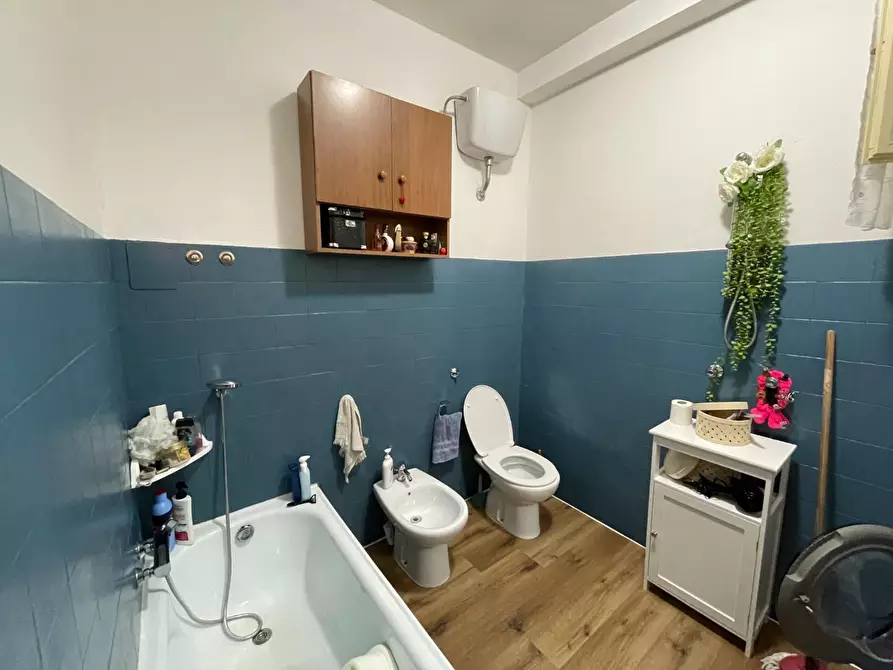 Immagine 13 di Appartamento in vendita  a Lucca