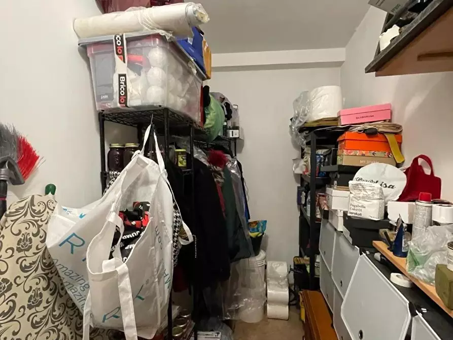 Immagine 16 di Appartamento in vendita  a Lucca