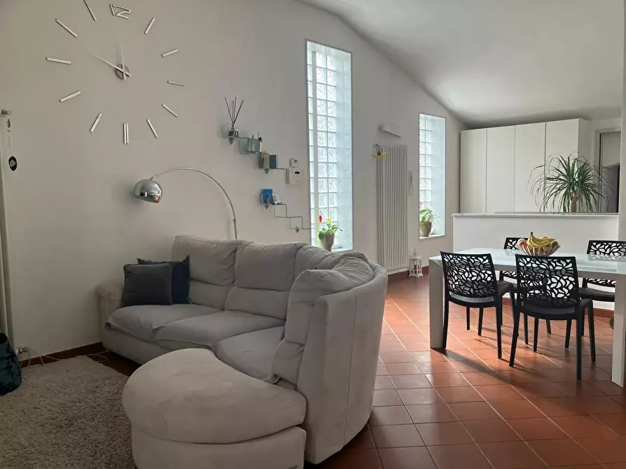 Immagine 1 di Mansarda in vendita  a Carrara