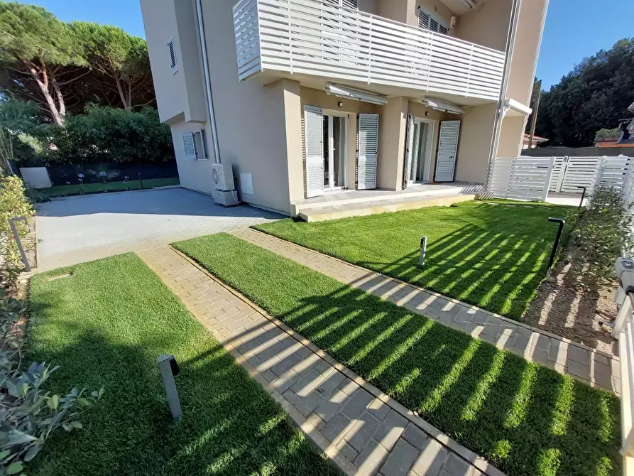 Immagine 6 di Appartamento in affitto  a Montignoso