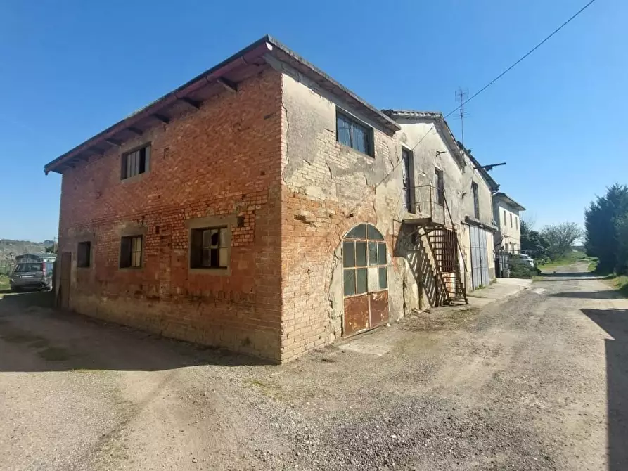 Immagine 2 di Casa colonica in vendita  a Empoli