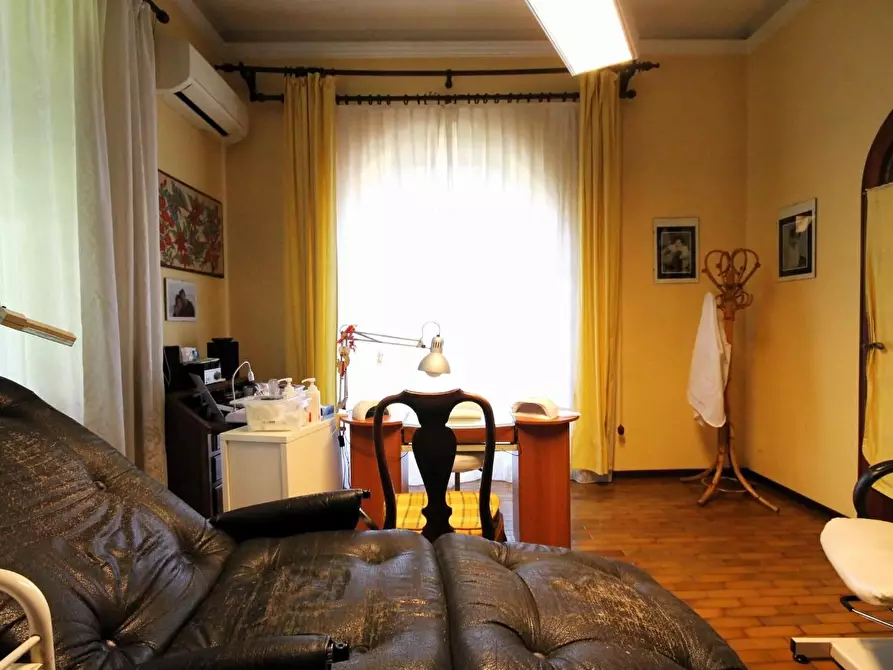 Immagine 16 di Villa in vendita  a Lucca