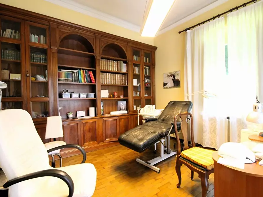 Immagine 15 di Villa in vendita  a Lucca