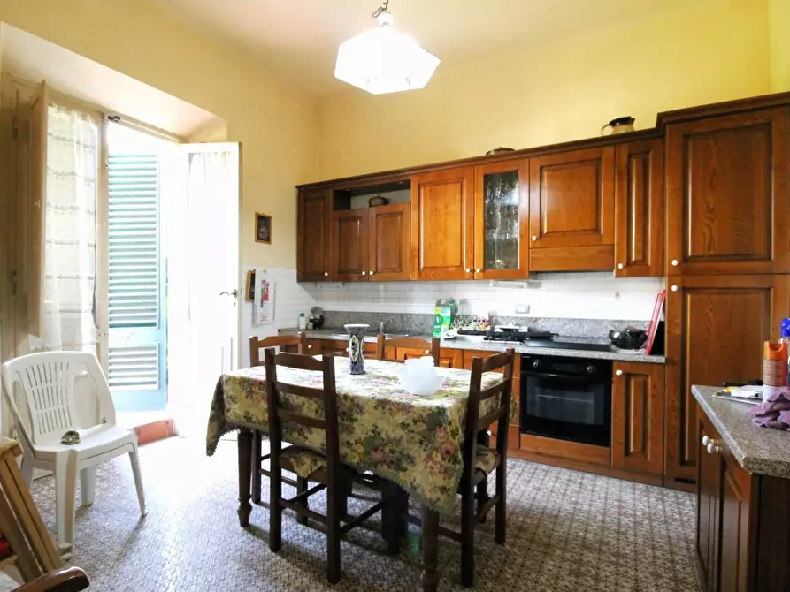 Immagine 9 di Villa in vendita  a Lucca