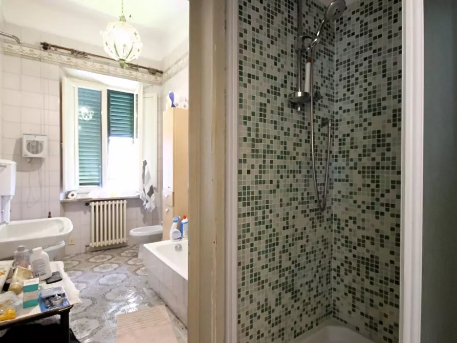 Immagine 21 di Villa in vendita  a Lucca