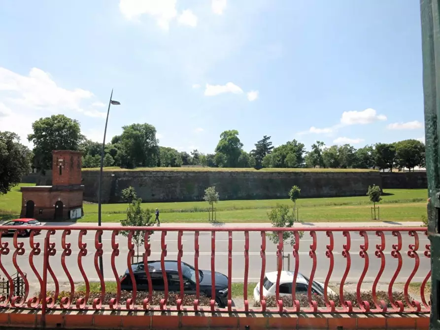 Immagine 24 di Villa in vendita  a Lucca