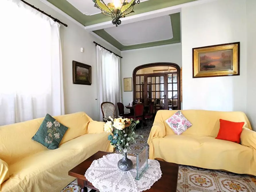 Immagine 12 di Villa in vendita  a Lucca