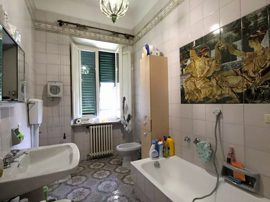 Immagine 20 di Villa in vendita  a Lucca