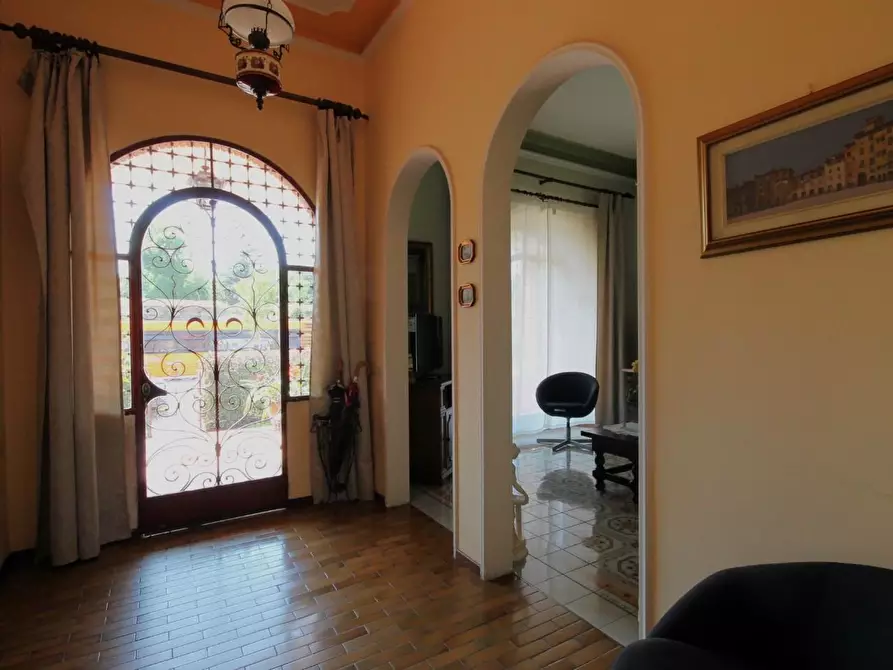 Immagine 6 di Villa in vendita  a Lucca