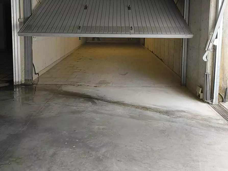 Immagine 4 di Garage in vendita  a Villa Di Serio