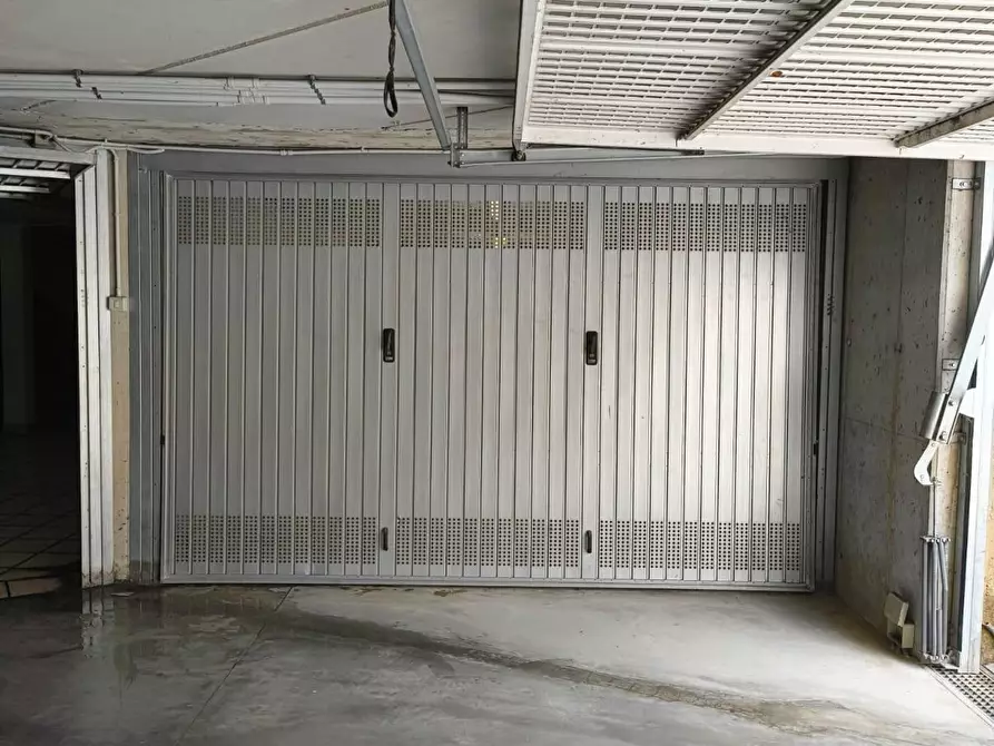 Immagine 8 di Garage in vendita  a Villa Di Serio