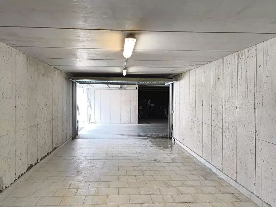 Immagine 7 di Garage in vendita  a Villa Di Serio