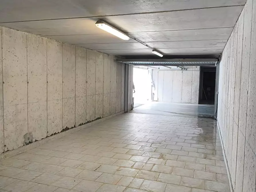 Immagine 6 di Garage in vendita  a Villa Di Serio