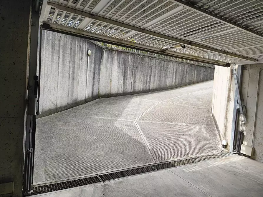 Immagine 3 di Garage in vendita  a Villa Di Serio