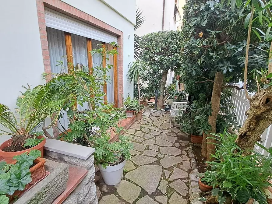 Immagine 16 di Casa bifamiliare in affitto  a Rosignano Marittimo