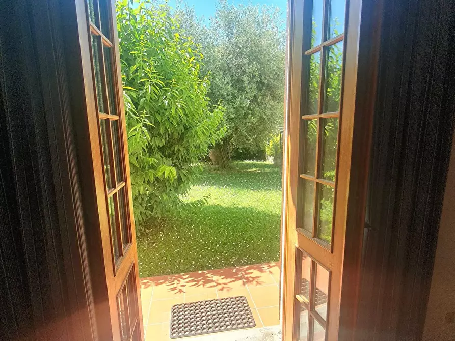 Immagine 7 di Villa in vendita  a Lucca