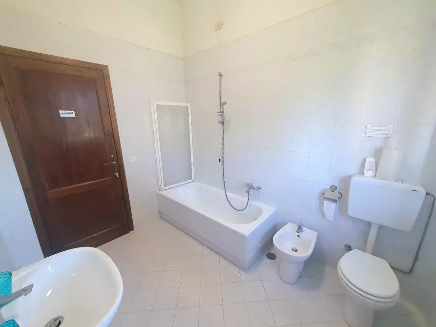 Immagine 35 di Villa in vendita  a Lucca