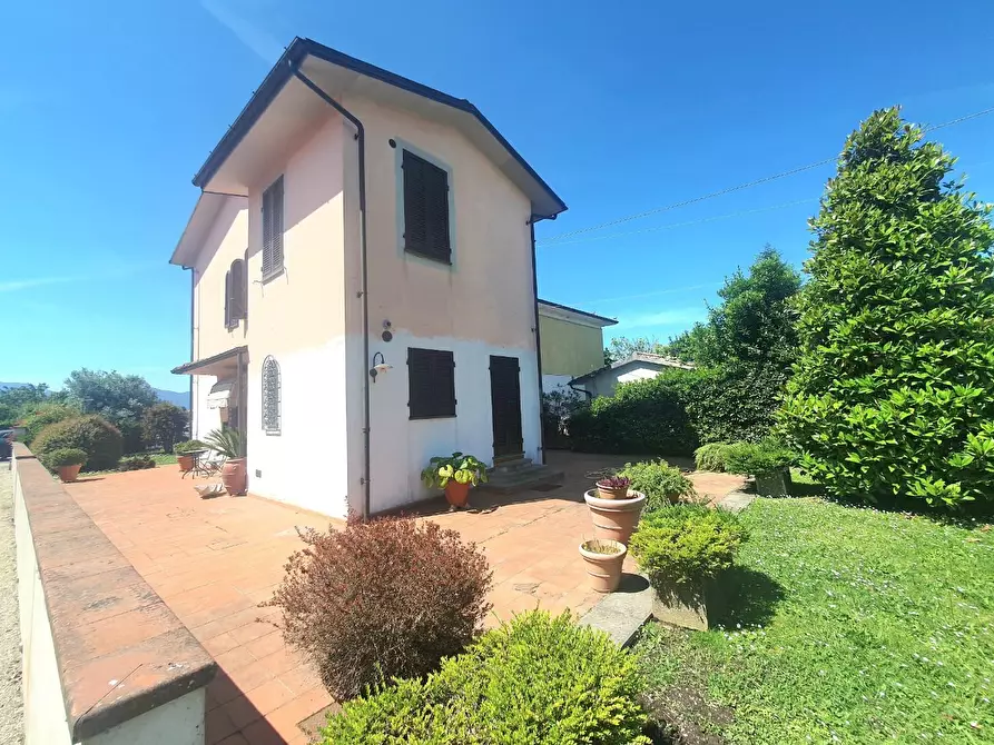 Immagine 46 di Villa in vendita  a Lucca