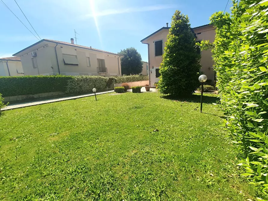 Immagine 49 di Villa in vendita  a Lucca