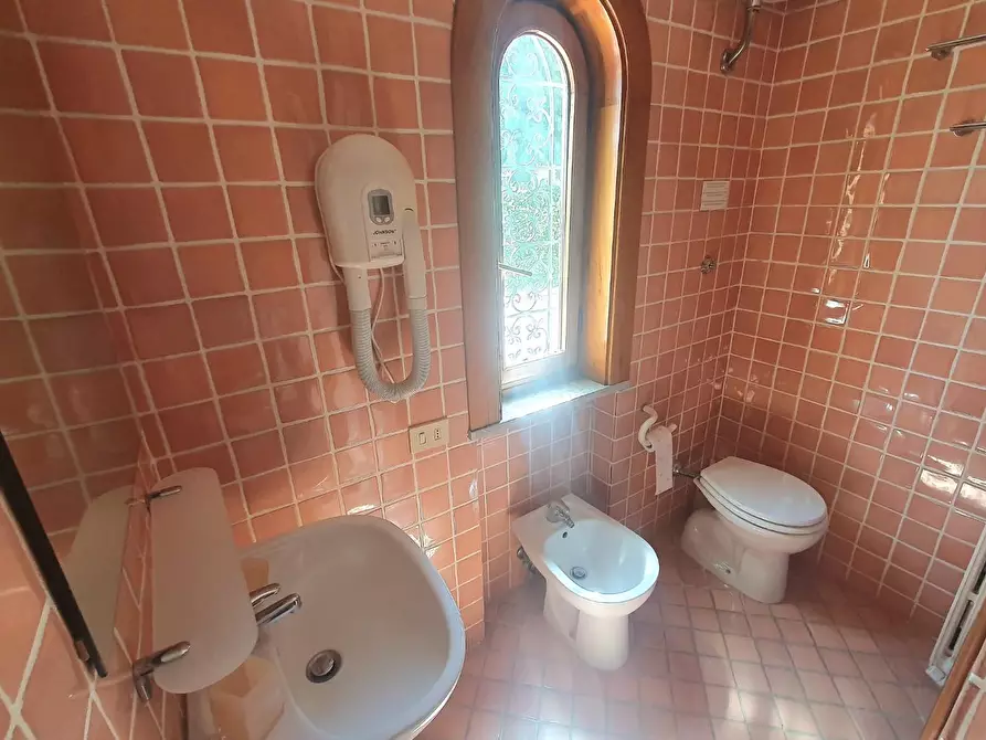 Immagine 14 di Villa in vendita  a Lucca