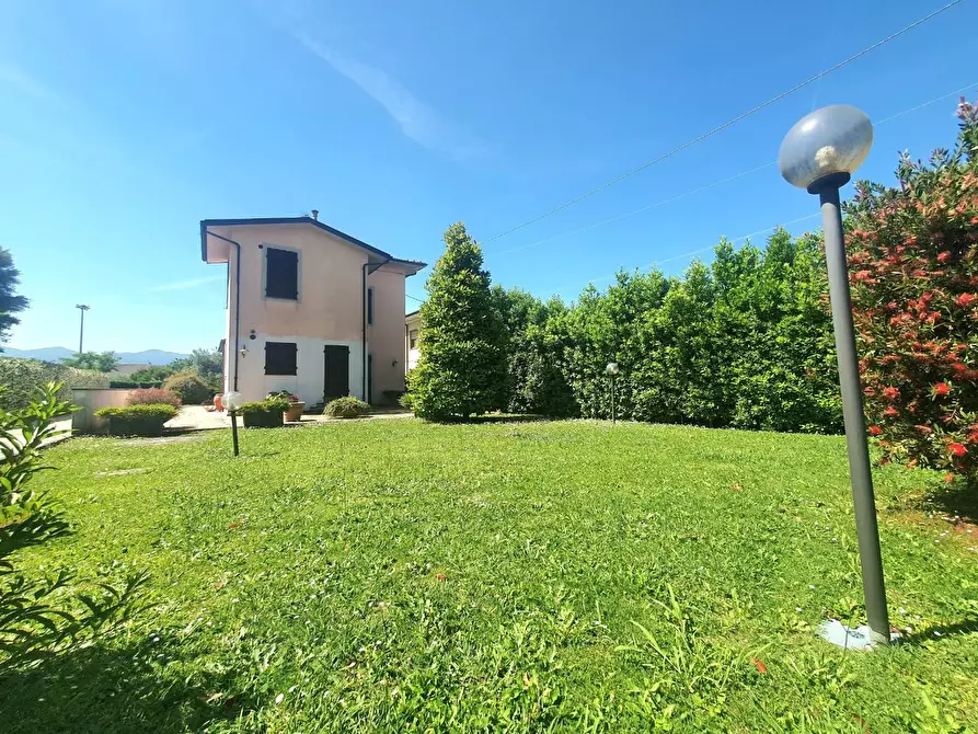 Immagine 48 di Villa in vendita  a Lucca