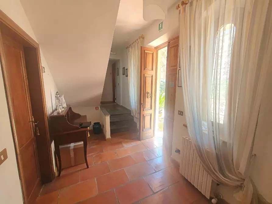 Immagine 5 di Villa in vendita  a Lucca