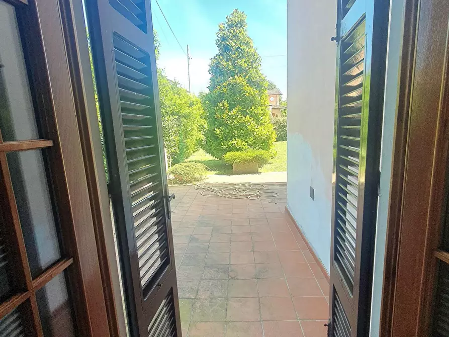 Immagine 11 di Villa in vendita  a Lucca